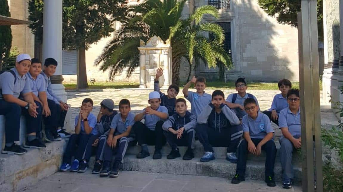 Yavuz Sultan Selim Han'ı vefatının 505. yıl dönümünde  mezarı başında rahmetle yad ettik.